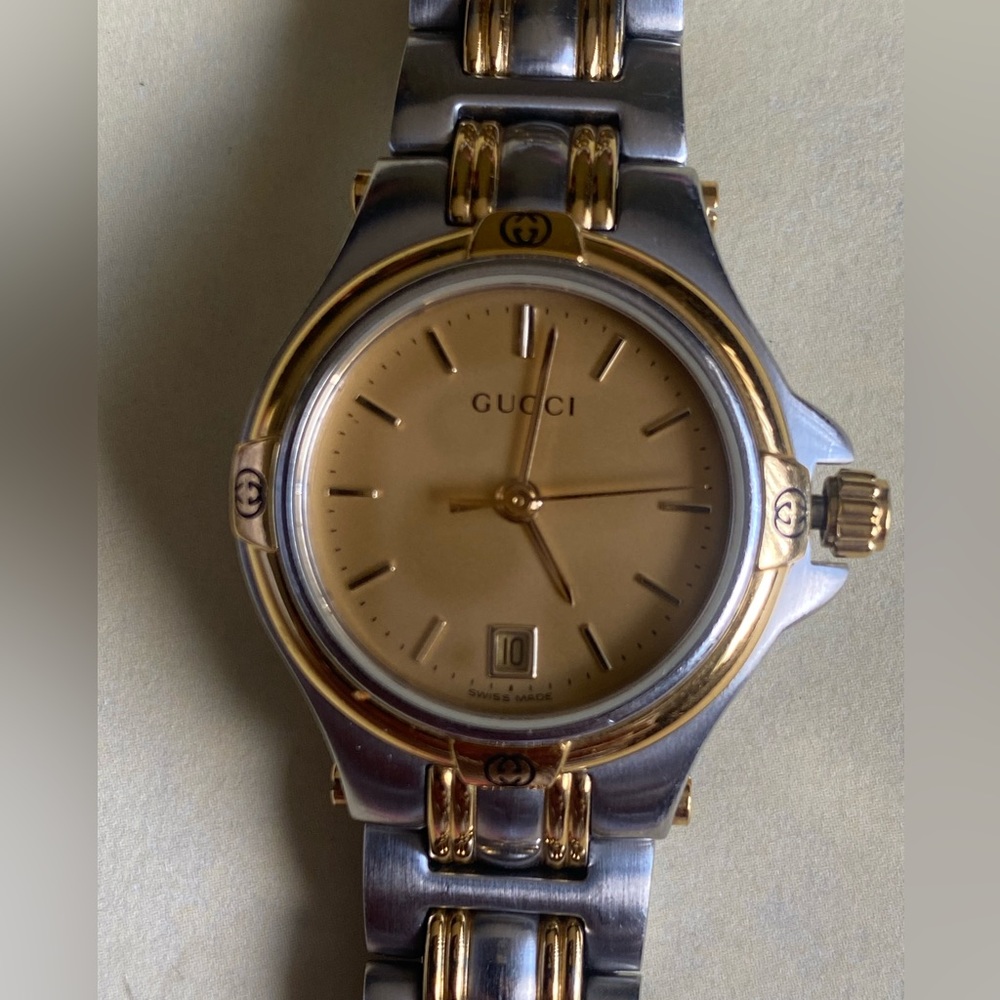 Rare Authentic Gucci 9040L Champagne Dial 2-toned Stainless Steel Ladies Watch.
